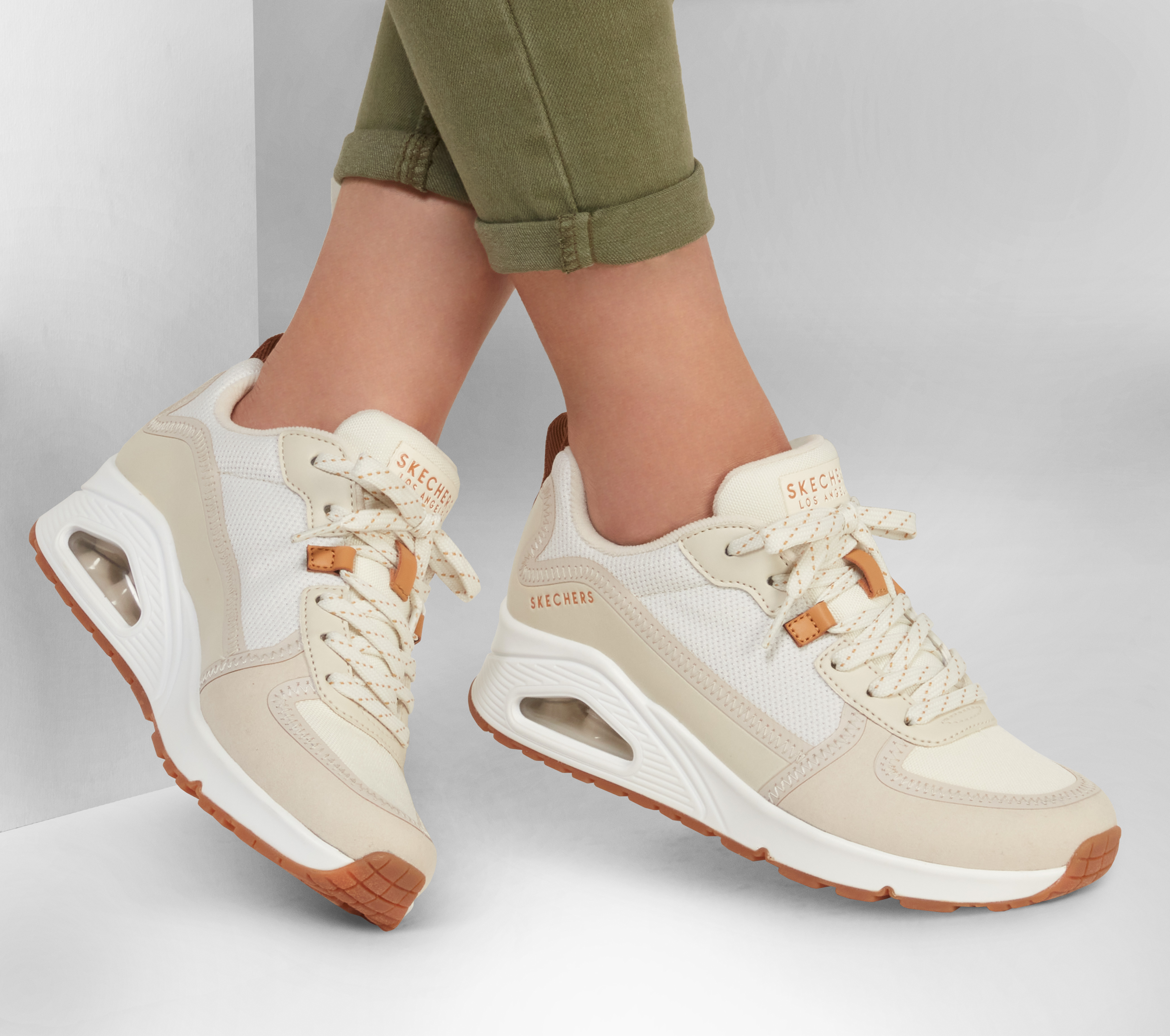 SKECHERS - SKECHERS Uno - Layover : Set the tone to styled